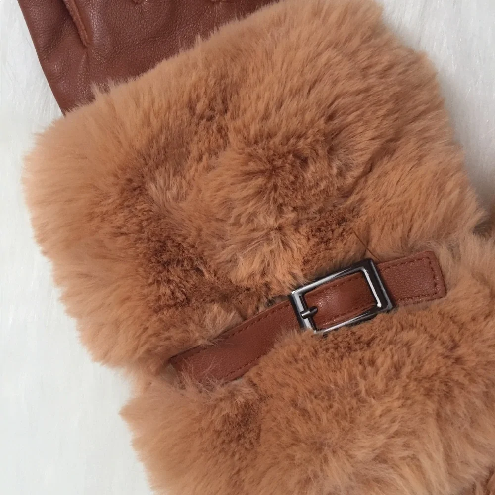 GH Faux Fur Buckle Gloves NWT